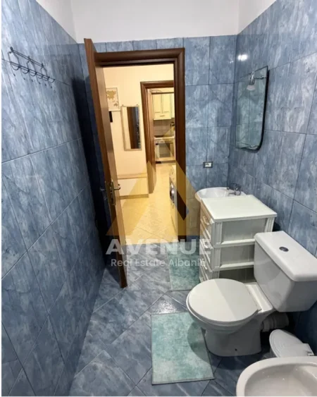 Tirane, jepet me qera apartament 1+1 Kati 4, 52 m² 450 € (Mikel maruli)