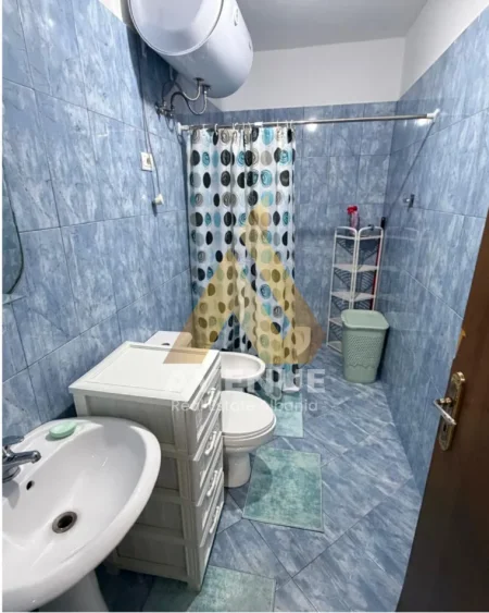 Tirane, jepet me qera apartament 1+1 Kati 4, 52 m² 450 € (Mikel maruli)