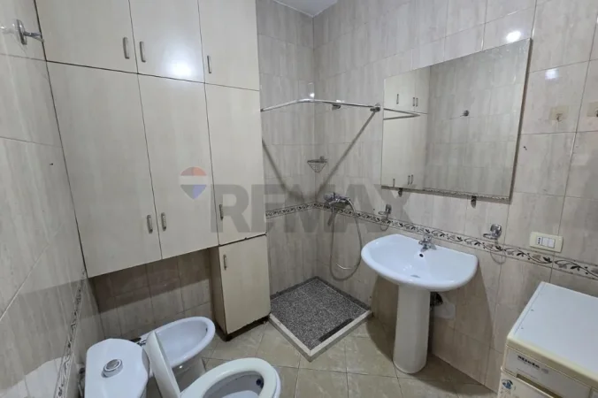 Tirane, jepet me qera apartament 1+1 Kati 2, 65 m² 450 € (Rruga don bosko)