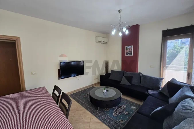 Tirane, jepet me qera apartament 1+1 Kati 2, 65 m² 450 € (Rruga don bosko)
