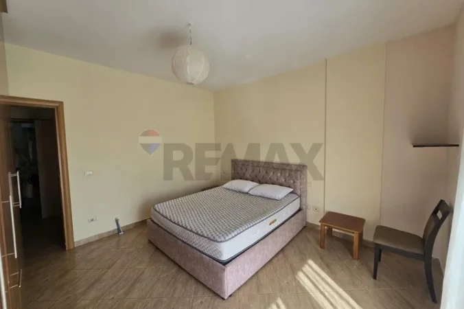 Tirane, jepet me qera apartament 1+1 Kati 2, 65 m² 450 € (Rruga don bosko)
