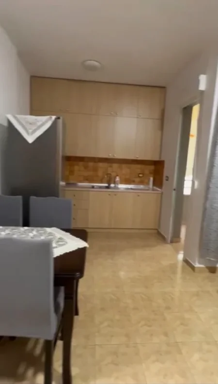 Tirane, jepet me qera apartament 1+1+Ballkon Kati 2, 60 m² 450 € (Rruga 5 Maji)