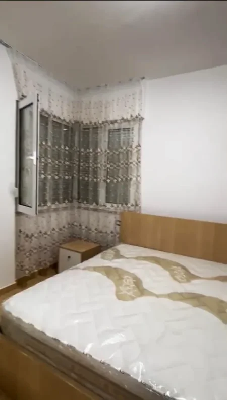 Tirane, jepet me qera apartament 1+1+Ballkon Kati 2, 60 m² 450 € (Rruga 5 Maji)