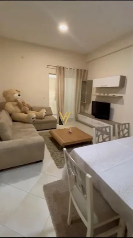 Tirane, jepet me qera apartament 1+1+Ballkon Kati 1, 60 m² 420 € (FRESKU)