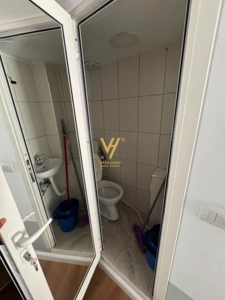 Tirane, shitet dyqan Kati 0, 19 m² 103.000 € (RRUGA E DURRESIT)