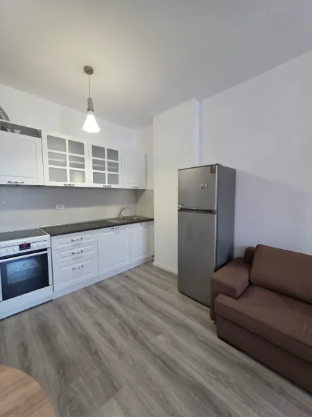 Tirane, jepet me qera apartament 1+1+Ballkon Kati 4, 62 m² 550 € (Laprake/Kompleksi E88)