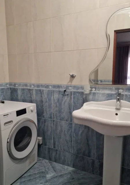 Tirane, jepet me qera apartament 2+1 Kati 5, 130 m² 900 € (RRUGA FORTUZI)