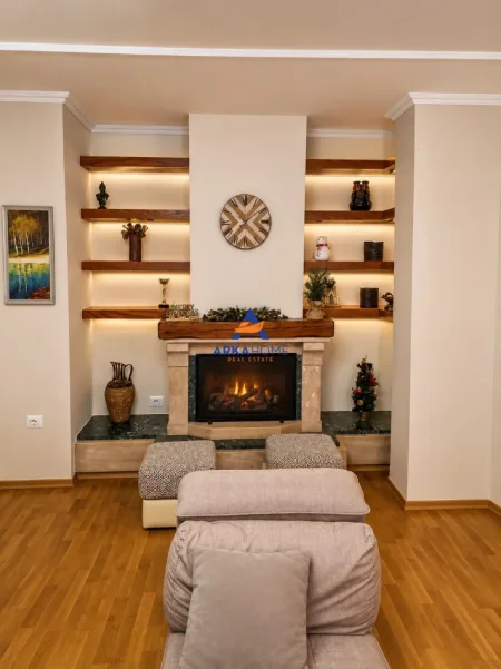 Tirane, jepet me qera apartament 2+1+Ballkon Kati 5, 130 m² 959 € 