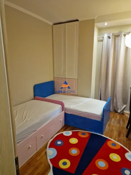 Tirane, jepet me qera apartament 2+1+Ballkon Kati 5, 130 m² 959 € 