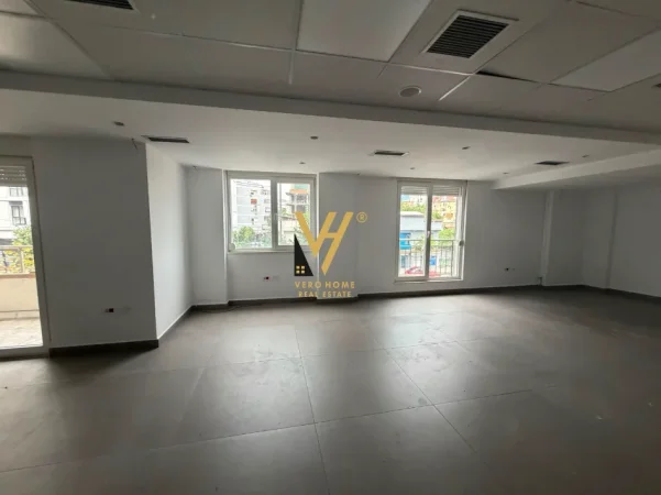 Tirane, jepet me qera zyre Kati 0, 448 m² 7.000 € (KOMUNA E PARISIT)