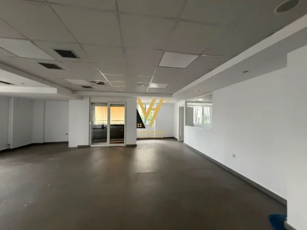 Tirane, jepet me qera zyre Kati 0, 448 m² 7.000 € (KOMUNA E PARISIT)