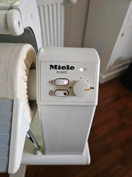 Sarande, shes Hekur rrobash Rul Hekurosje MIELE