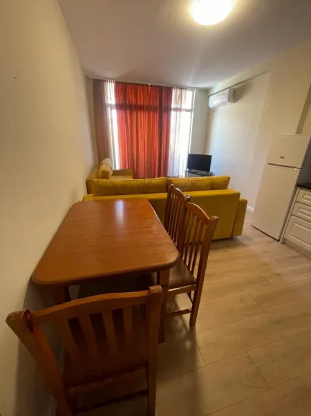 Tirane, jepet me qera apartament 1+1 Kati 4, 55.000 LEKE (Pazari i Ri, prane Optika Romes)