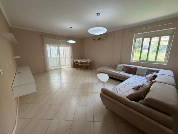 Tirane, jepet me qera apartament 2+1+Ballkon Kati 2, 580 € (Rruga Liqeni i Thate)