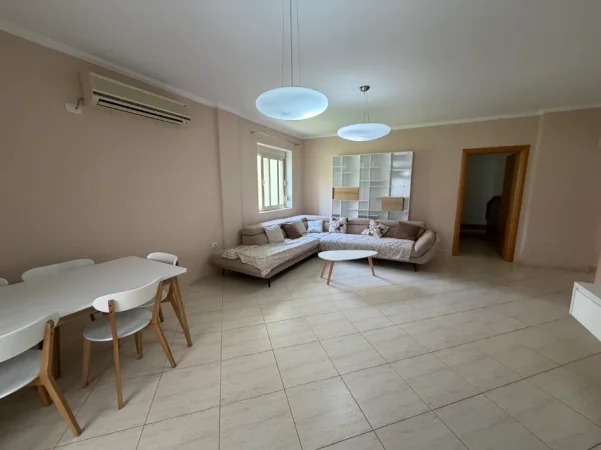 Tirane, jepet me qera apartament 2+1+Ballkon Kati 2, 580 € (Rruga Liqeni i Thate)