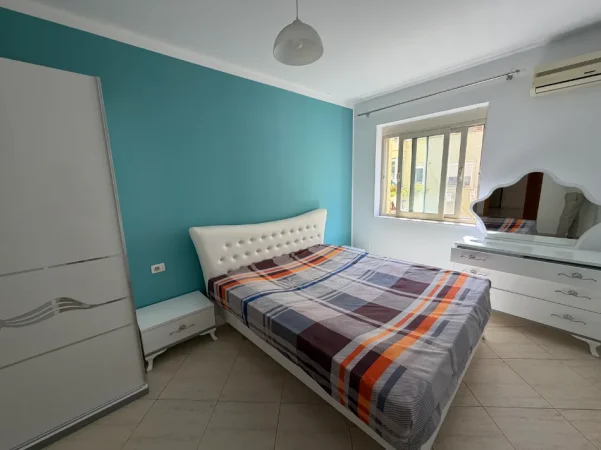 Tirane, jepet me qera apartament 2+1+Ballkon Kati 2, 580 € (Rruga Liqeni i Thate)