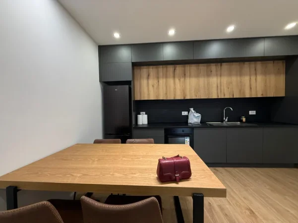 Tirane, jepet me qera apartament 3+1+Ballkon Kati 3, 119 m² 700 € (Astir)