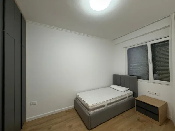 Tirane, jepet me qera apartament 3+1+Ballkon Kati 3, 119 m² 700 € (Astir)