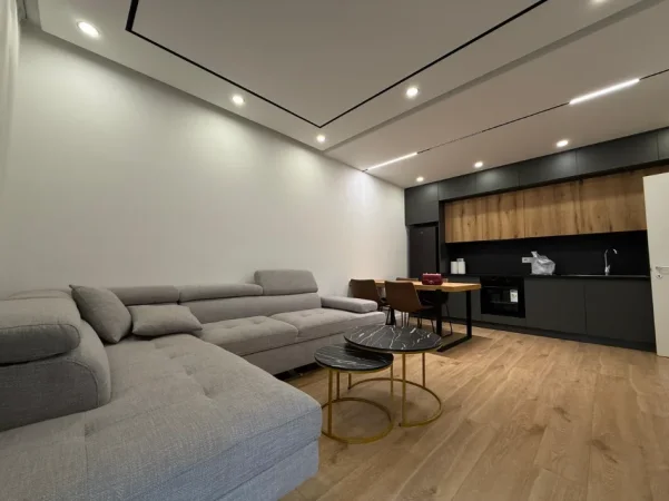 Tirane, jepet me qera apartament 3+1+Ballkon Kati 3, 119 m² 700 € (Astir)