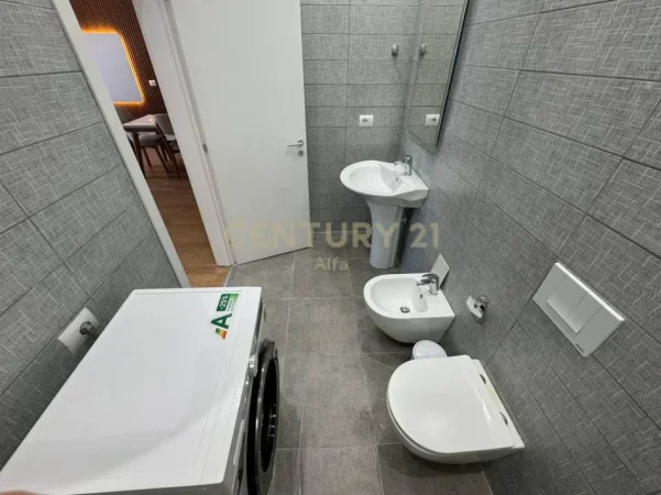 Tirane, jepet me qera apartament 2+1+Ballkon Kati 8, 113 m² 850 € (Zogu i Zi)