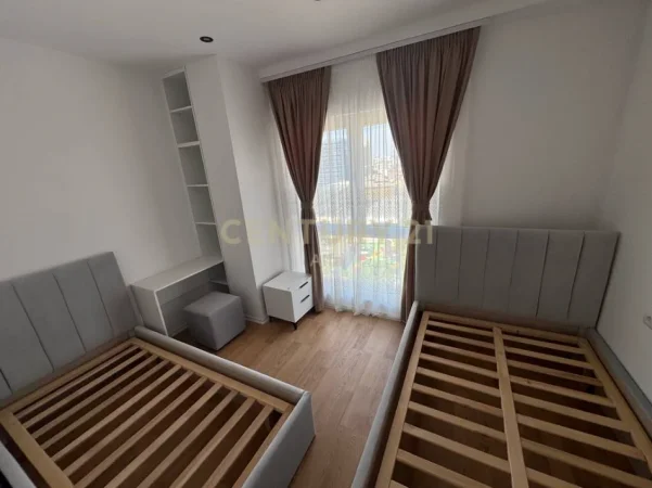 Tirane, jepet me qera apartament 2+1+Ballkon Kati 8, 113 m² 850 € (Zogu i Zi)