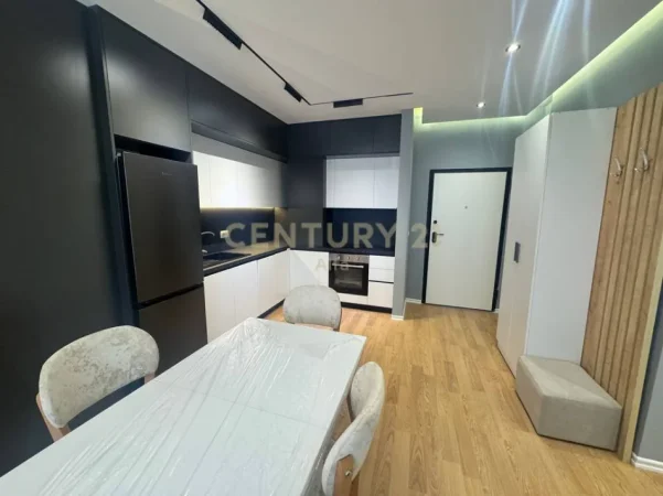 Tirane, jepet me qera apartament 2+1+Ballkon Kati 8, 113 m² 850 € (Zogu i Zi)