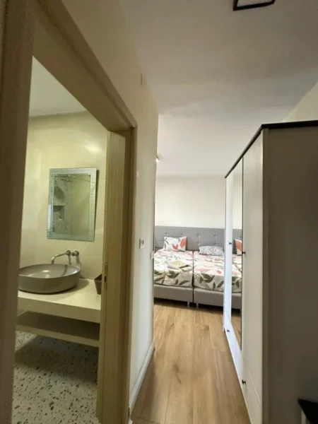 Tirane, jepet me qera apartament 1+1 Kati 5, 40 m² 400 € (Shkolla e Baletit)