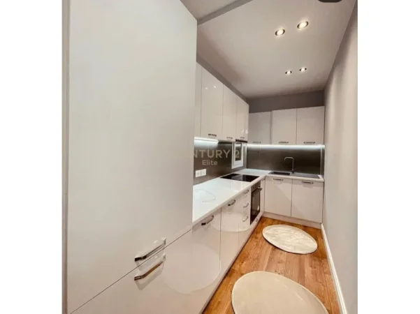 Tirane, jepet me qera apartament 2+1+Aneks Kati 2, 85 m² 850 € (Kompleksi Kontakt, Rruga Frosina Plaku)