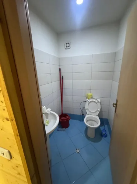 Tirane, shitet ambjent biznesi Kati 0, 64 m² 12.800.000 LEKE (Yzberisht, prane Big Market)