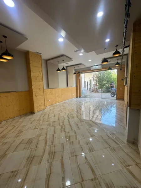 Tirane, shitet ambjent biznesi Kati 0, 64 m² 12.800.000 LEKE (Yzberisht, prane Big Market)