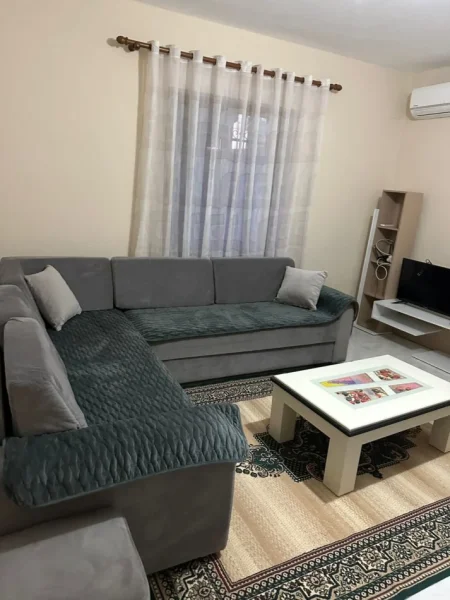 Tirane, jepet me qera apartament 1+1 Kati 1, 71 m² 350 € (Rruga 5 Maji)