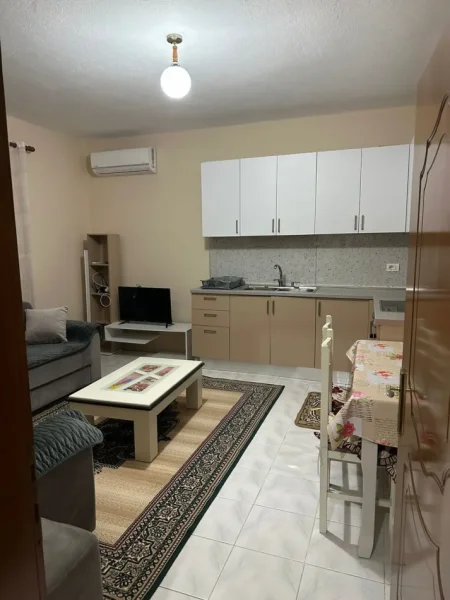 Tirane, jepet me qera apartament 1+1 Kati 1, 71 m² 350 € (Rruga 5 Maji)