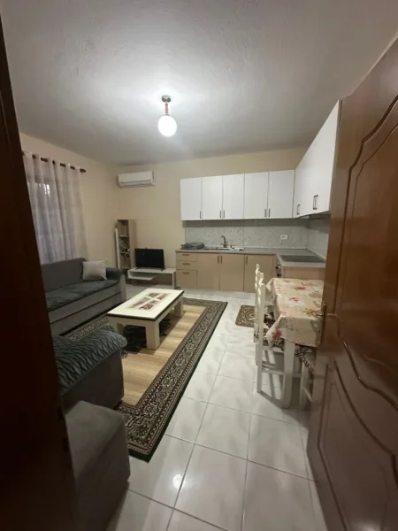 Tirane, jepet me qera apartament 1+1 Kati 1, 71 m² 350 € (Rruga 5 Maji)
