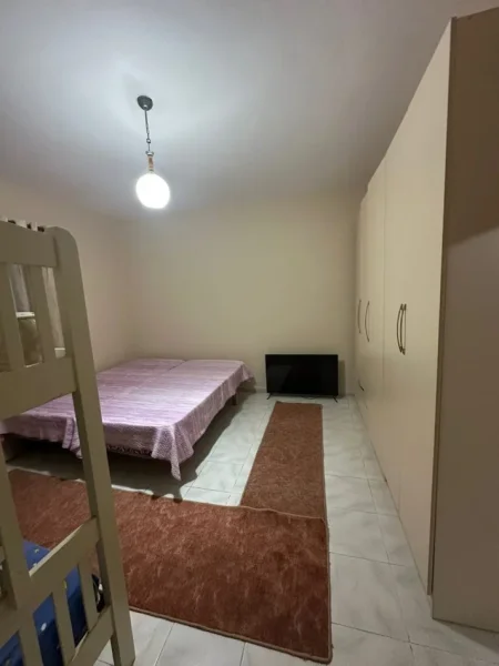 Tirane, jepet me qera apartament 1+1 Kati 1, 71 m² 350 € (Rruga 5 Maji)