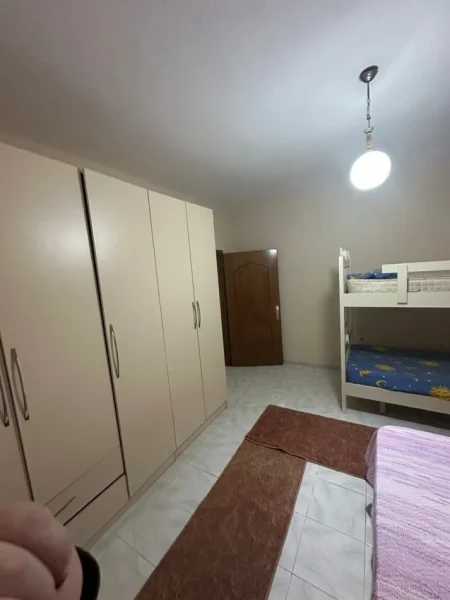 Tirane, jepet me qera apartament 1+1 Kati 1, 71 m² 350 € (Rruga 5 Maji)