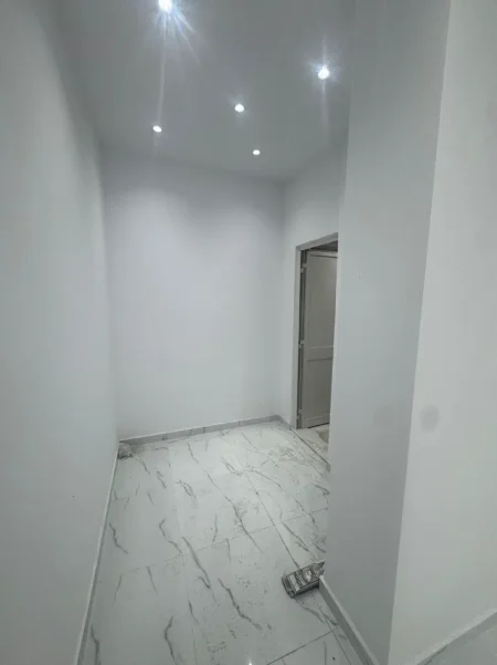 Tirane, shitet ambjent biznesi Kati 0, 38 m² 85.000 € (Don Bosco, Tiranë)