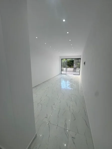 Tirane, shitet ambjent biznesi Kati 0, 38 m² 85.000 € (Don Bosco, Tiranë)