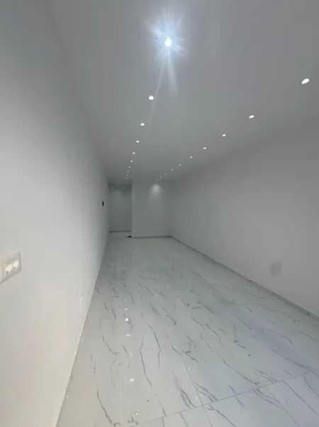 Tirane, shitet ambjent biznesi Kati 0, 38 m² 85.000 € (Don Bosco, Tiranë)