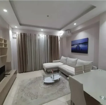 Tirane, jepet me qera apartament 2+1+Ballkon Kati 4, 90 m² 600 € (Kompleksi Golden Park perball Amerikan 3)