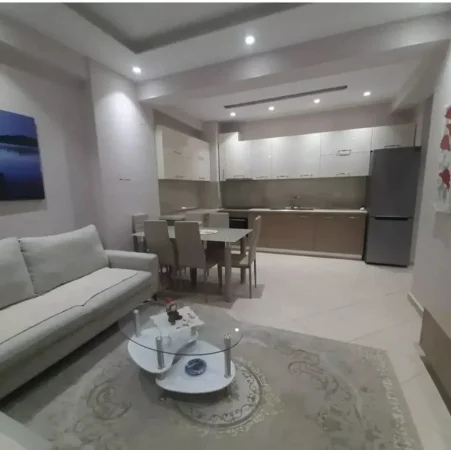 Tirane, jepet me qera apartament 2+1+Ballkon Kati 4, 90 m² 600 € (Kompleksi Golden Park perball Amerikan 3)