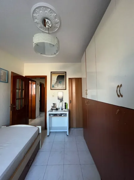 Tirane, jepet me qera apartament 2+1 Kati 5, 80 m², 45.000 LEKE (RRUGA FERIT XHAJKO)