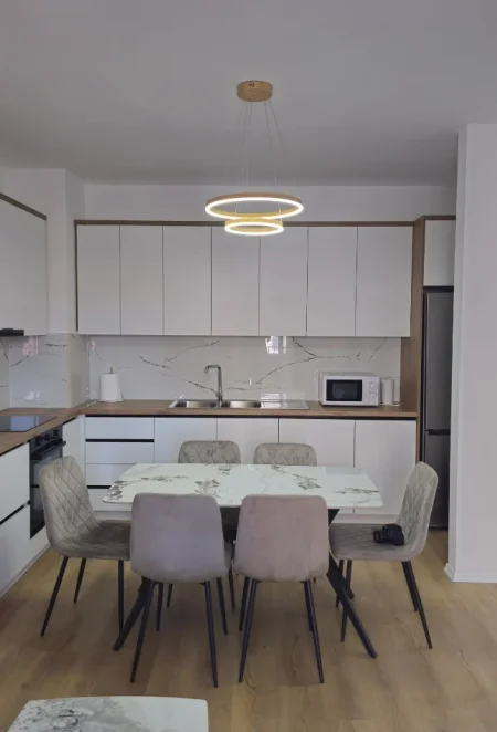Tirane, jepet me qera apartament 2+1 , 90 m² 800 € 