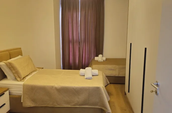 Tirane, jepet me qera apartament 2+1 , 90 m² 800 € 