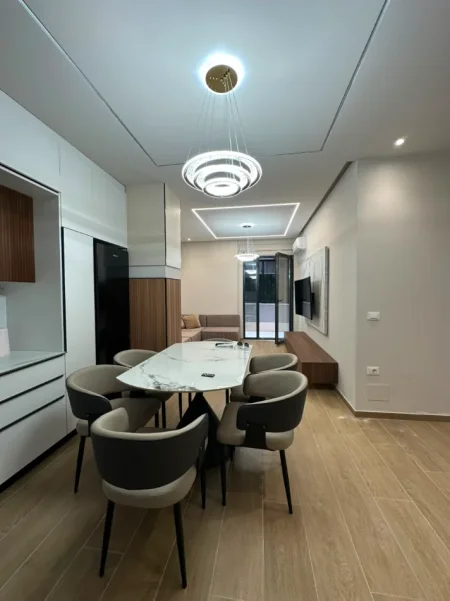 Tirane, jepet me qera apartament 1+1+Ballkon Kati 1, 70 m² 600 € (rruga e elbasanit , kompleksi xheluks)