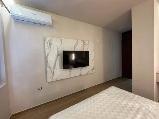 Tirane, jepet me qera apartament 1+1+Ballkon Kati 1, 70 m² 600 € (rruga e elbasanit , kompleksi xheluks)