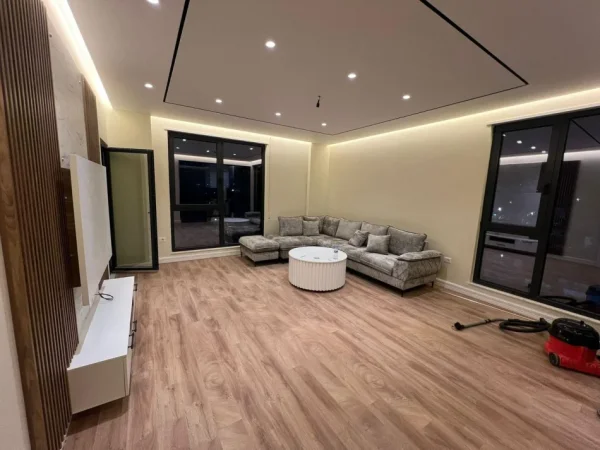 Tirane, jepet me qera apartament 3+1 Kati 7, 150 m² 1.200 € (Rruga Xhanfize Keko)