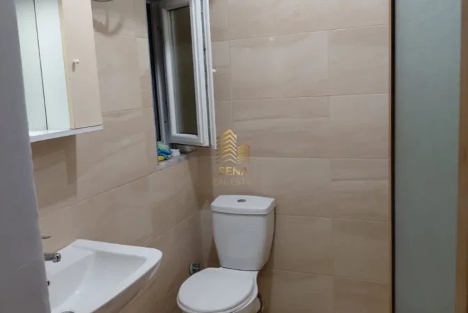 Tirane, jepet me qera apartament 1+1 Kati 3, 60 m² 380 € (5 Maji)