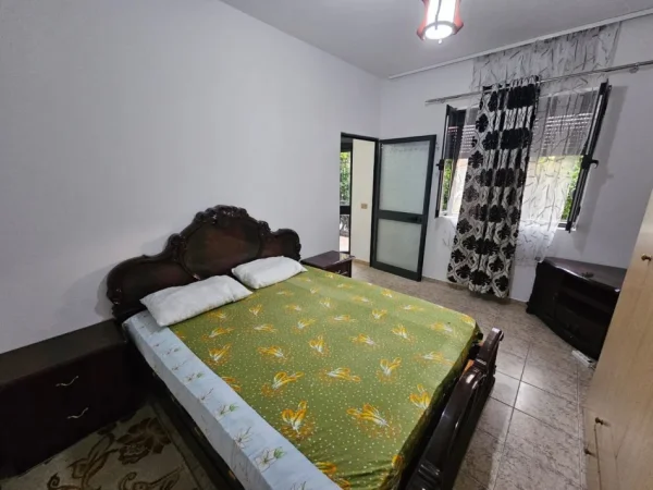 Tirane, jepet me qera apartament 1+1 Kati 1, 45 m² 300 € (Rruga Todi Shkurti)