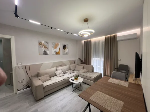 Durres, jepet me qera apartament 1+1 , 65 m² (Vollga)