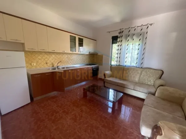 Durres, jepet me qera shtepi 1+1 Kati 1, 143 m² 300 € (DURRES)
